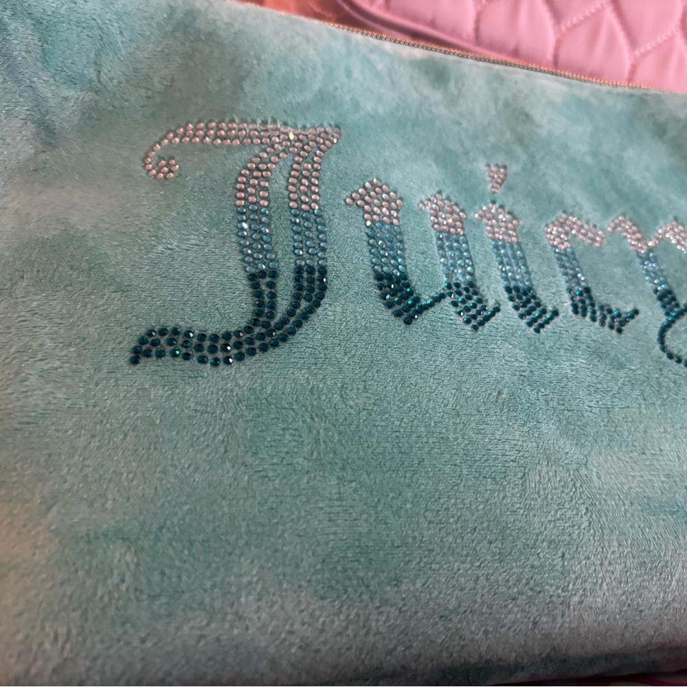 Juicy Couture Cosmetic Bag - Picture 4 of 6
